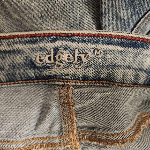 maurices edgely- Light wash flare jeans - Picture 6 of 7